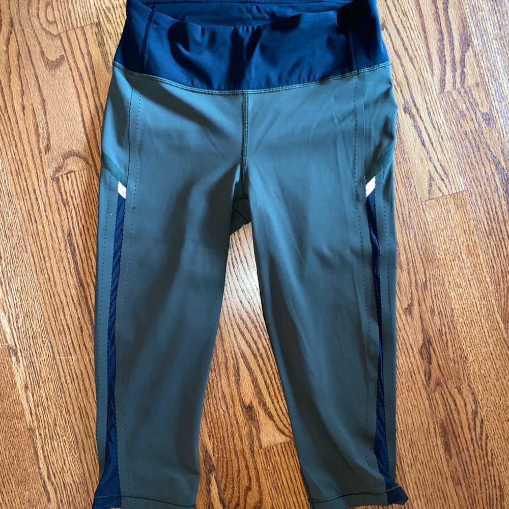 lulu lemon cropped green leggings